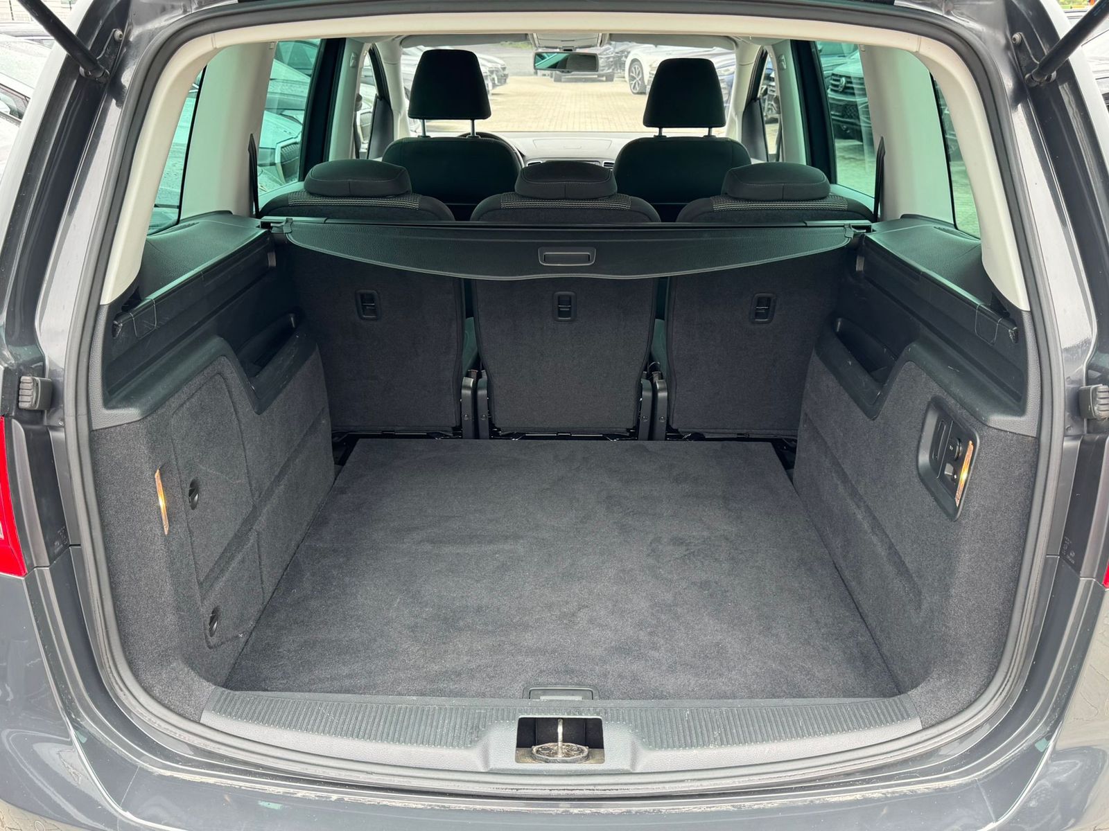 Fahrzeugabbildung Volkswagen Sharan 2.0 TDI Comfortl. AHK*KLIMA*TEMP*NAVI*PDC