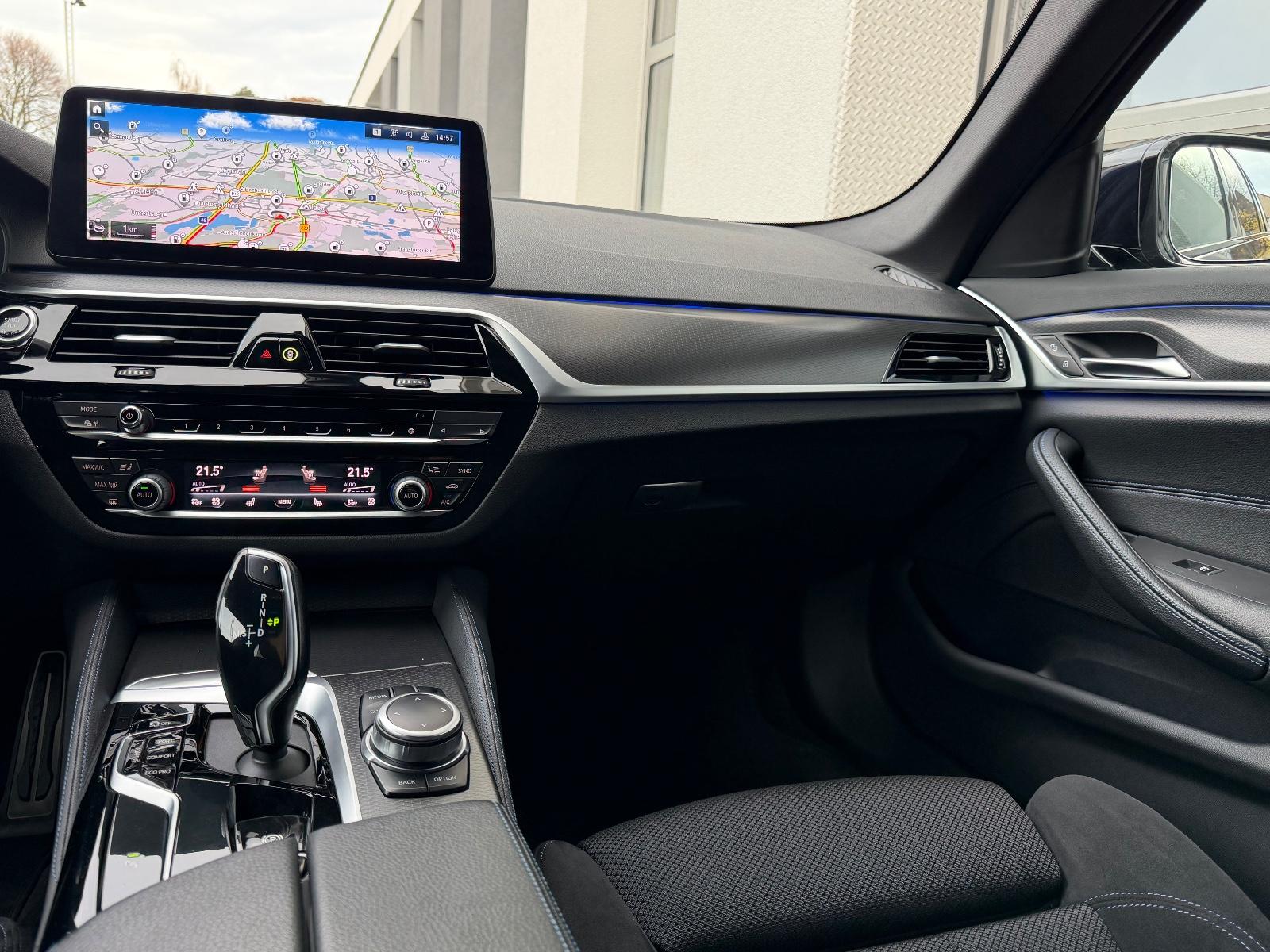 BMW 520dA xD*ACC*M SPORT*PANO*LASER*KAM*HEAD UP*KEY*