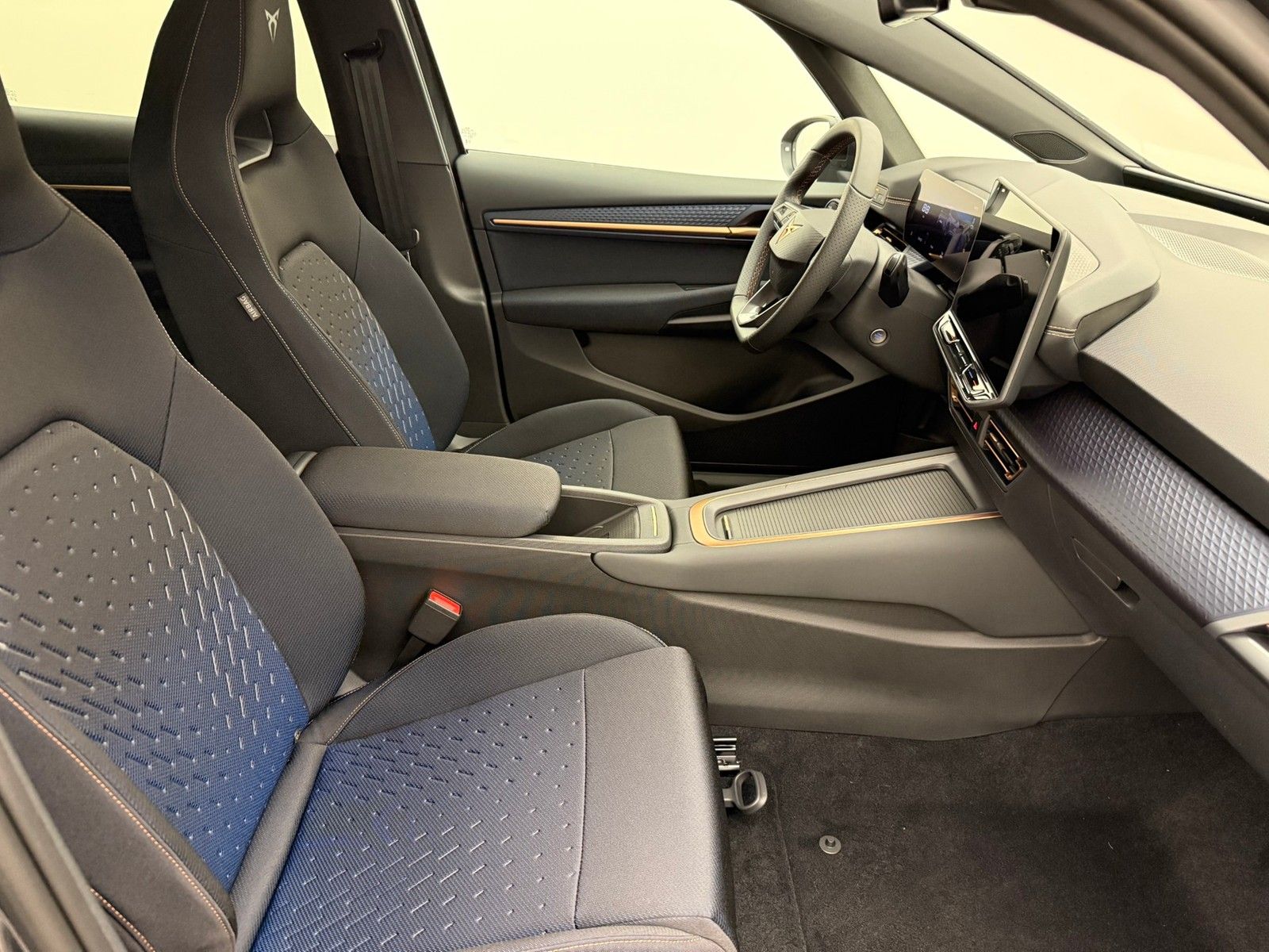 Cupra Born PA 190PS 58kWh EdgeBikeRackBelow Navi imagem 3
