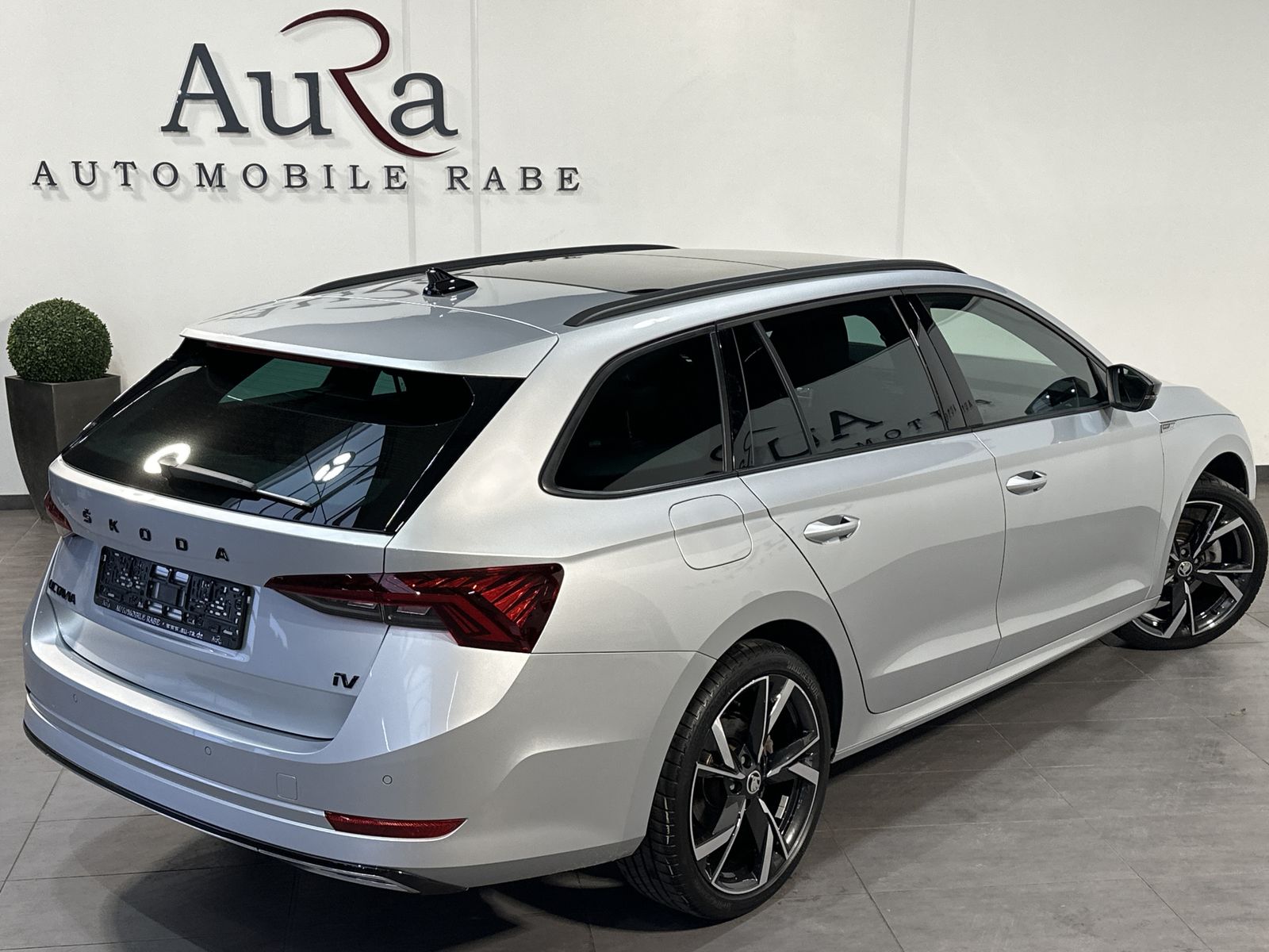 Fahrzeugabbildung SKODA Octavia Combi iV DSG Sportline NAV+LED+PANO+VC