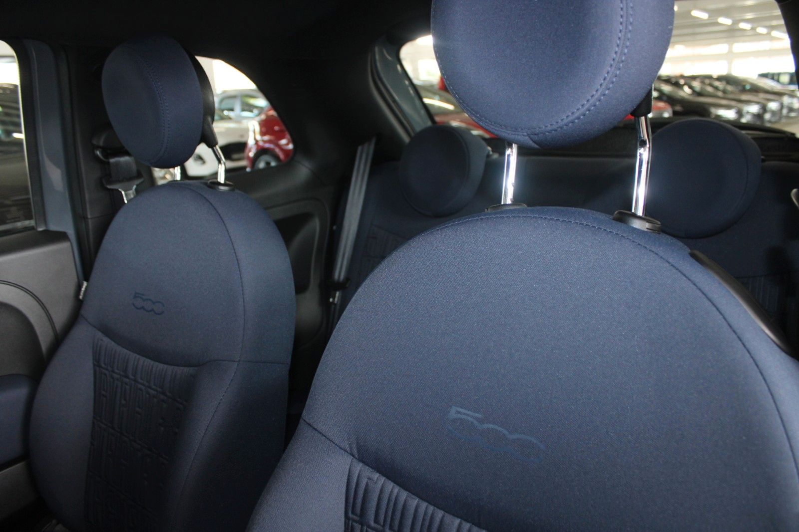 Fahrzeugabbildung Fiat 500 Hybrid CULT KLIMA DAB+ Allwetterreifen Tempo