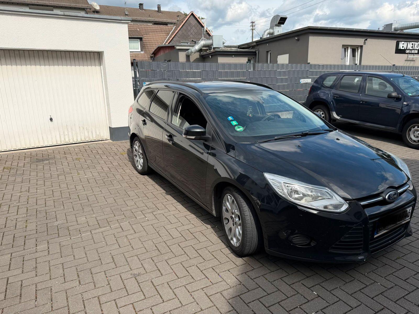 Ford Focus 2014 — rear view