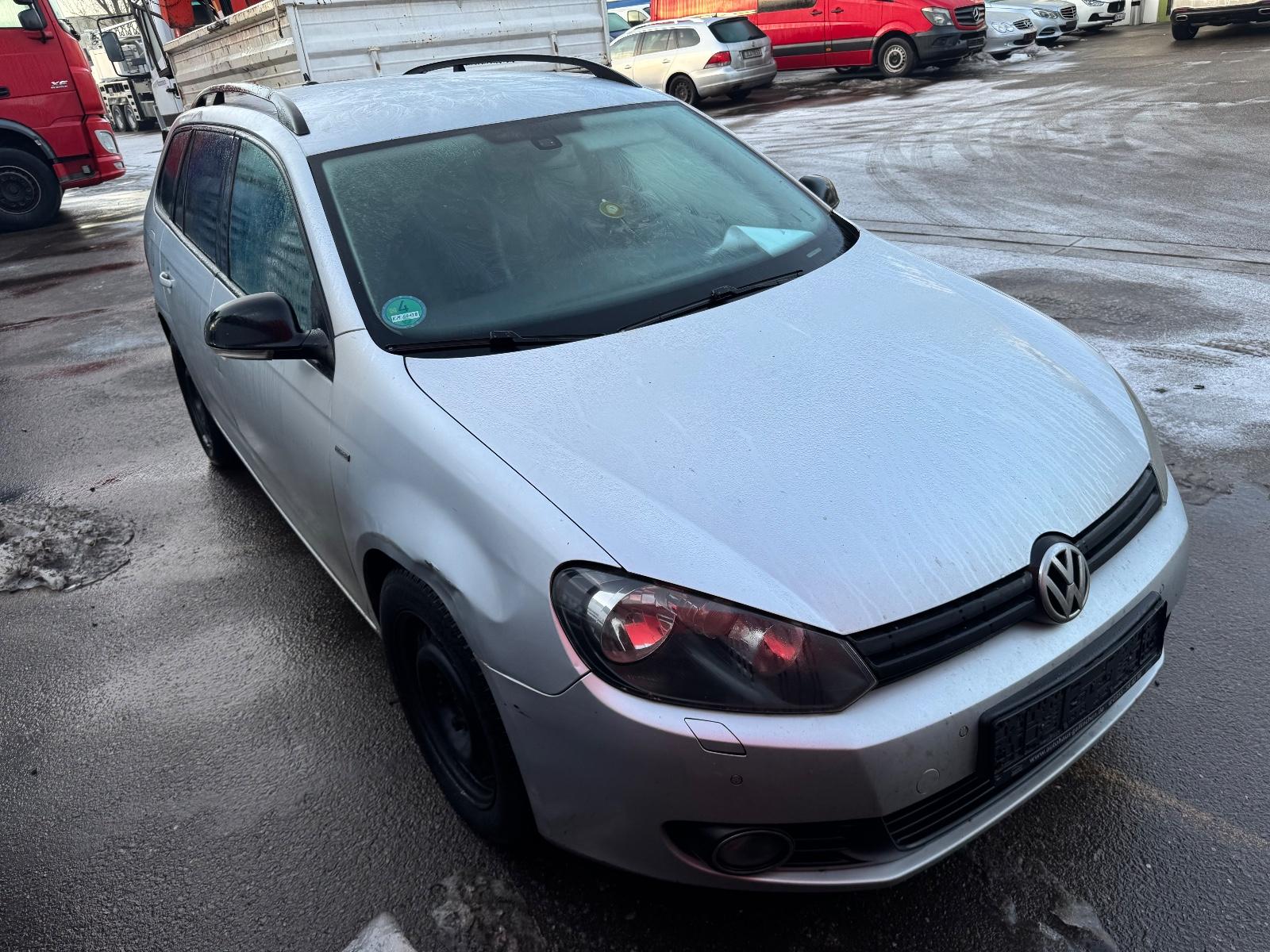 Volkswagen Golf 2012 — interior
