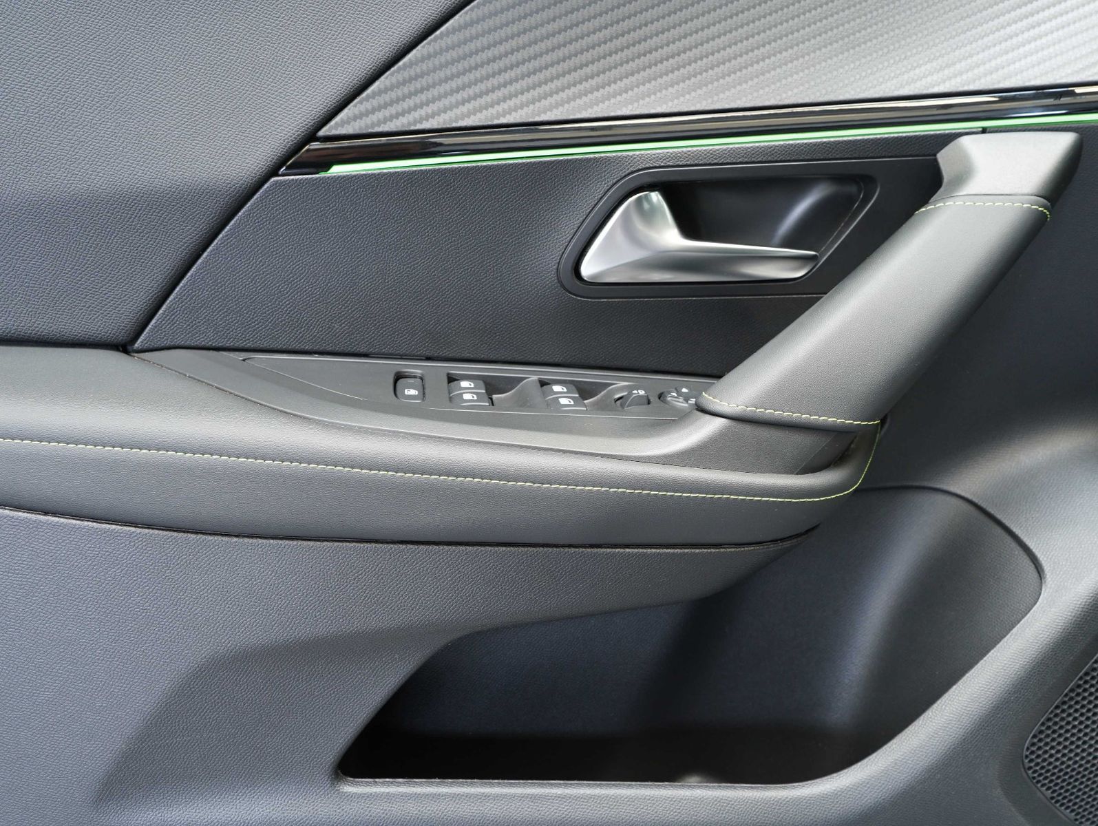 Fahrzeugabbildung Peugeot e-2008 GT Pack LED/ACC/PANORAMA