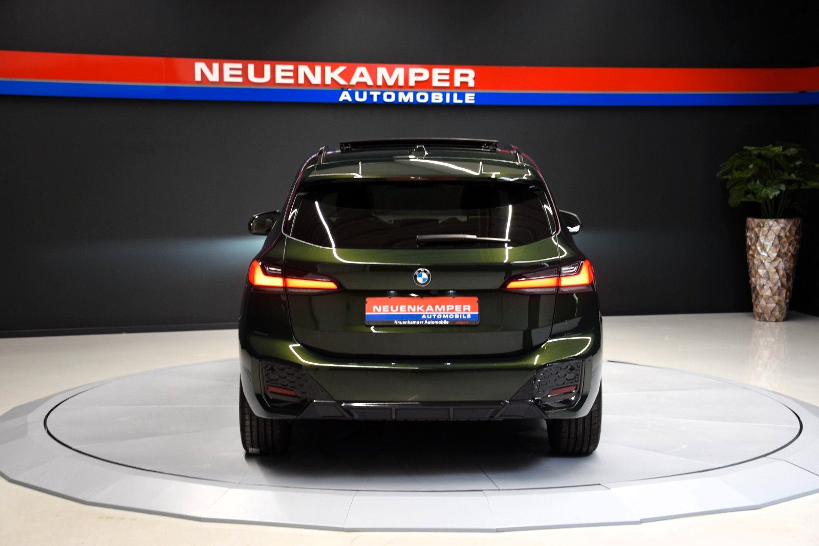Fahrzeugabbildung BMW 218 i Active Tourer M Sport HuD Leder Pano AHK
