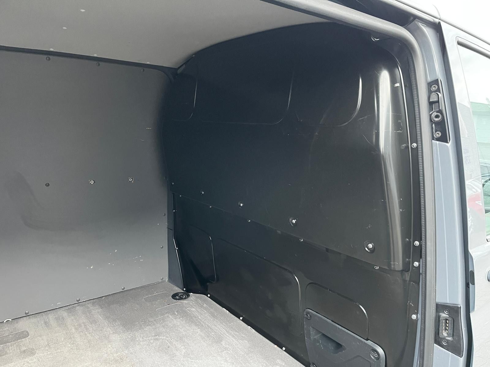 Fahrzeugabbildung Volkswagen T6 Transporter NAVI AHK KLIMA