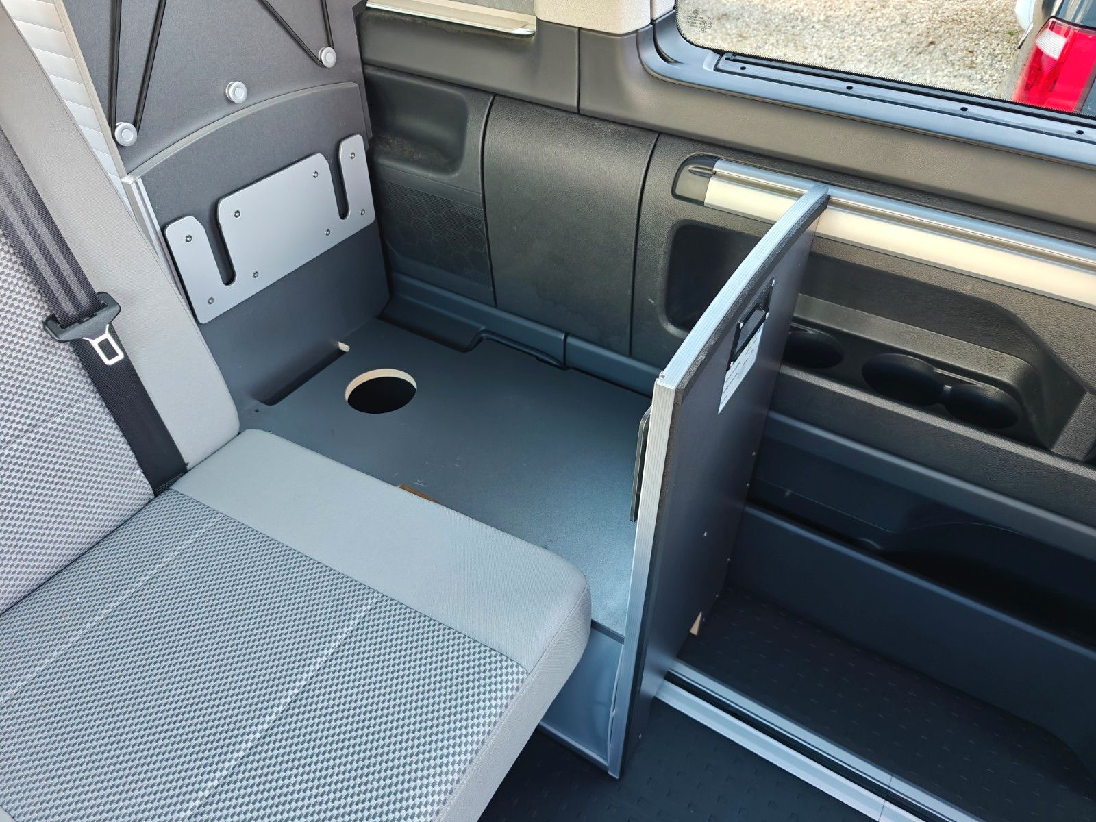 Fahrzeugabbildung Volkswagen T6 California Beach - Automatik + Schlafdach -