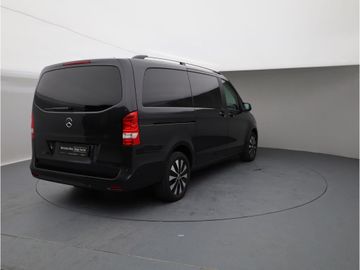 Mercedes V 220 - 6
