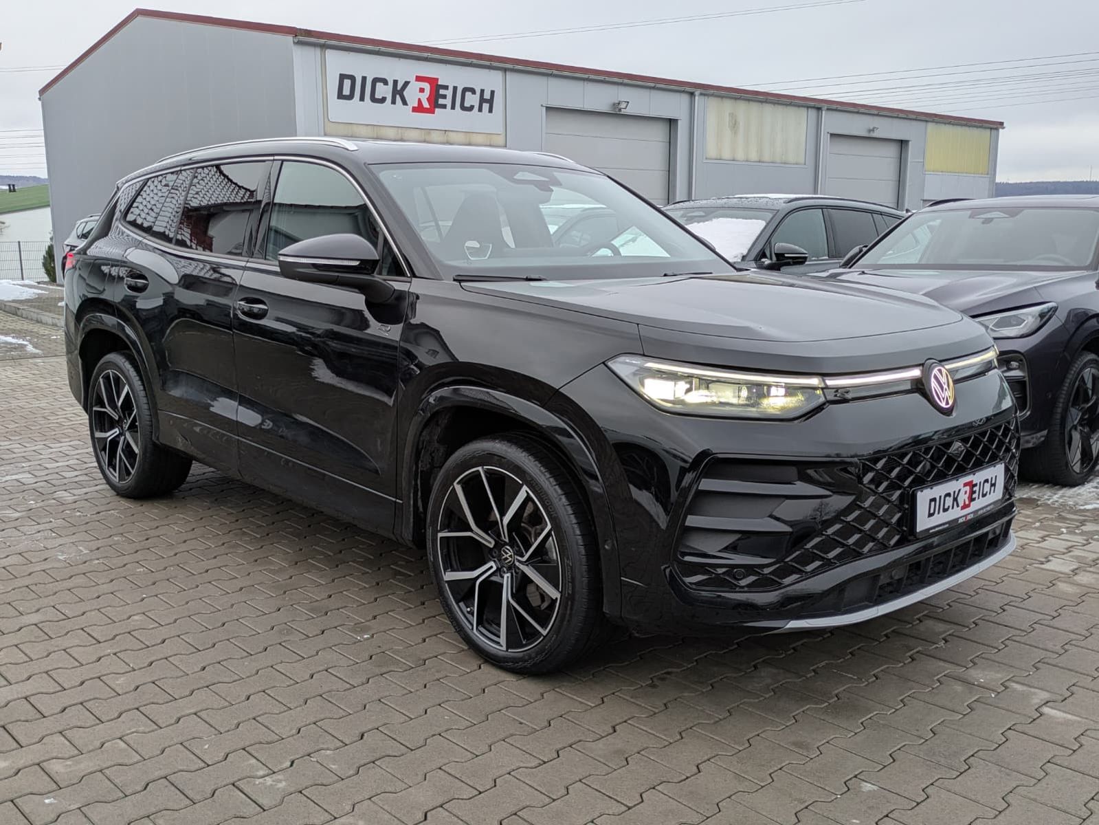 Fahrzeugabbildung Volkswagen Tayron 2.0 TDI 4M R-Line 7Si*MATRIX*AHK*PANO*HUD