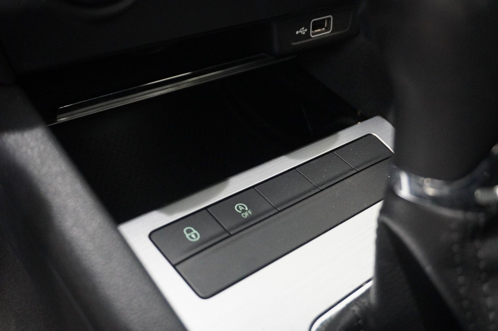 Fahrzeugabbildung SKODA Octavia Combi 1.5 TSI AMBITION 7-DSG LED/SHZ/AHK