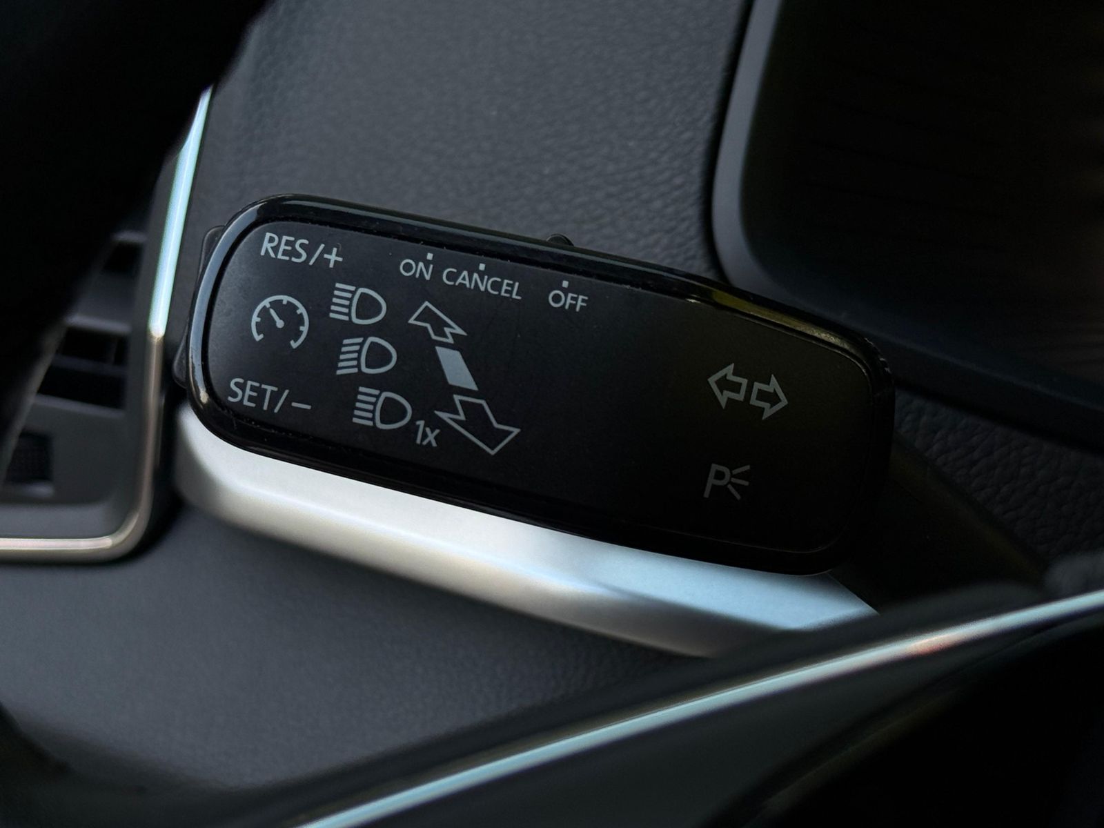 Fahrzeugabbildung SKODA Karoq 1.5 TSI Ambition LED+KAMERA+VIRT+CARPL+DAB