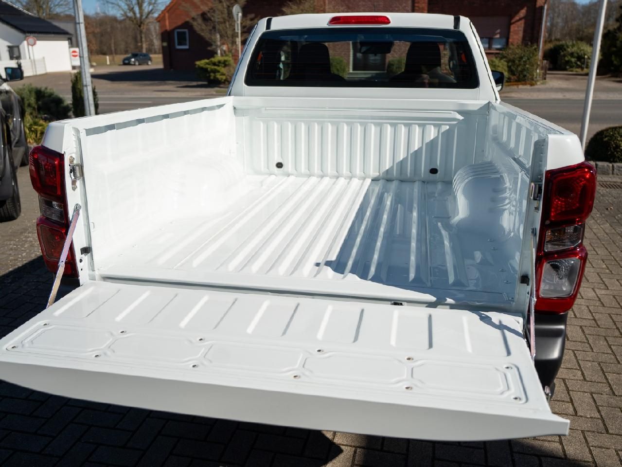 Fahrzeugabbildung Isuzu D-Max Space Cab 4WD L Automatik