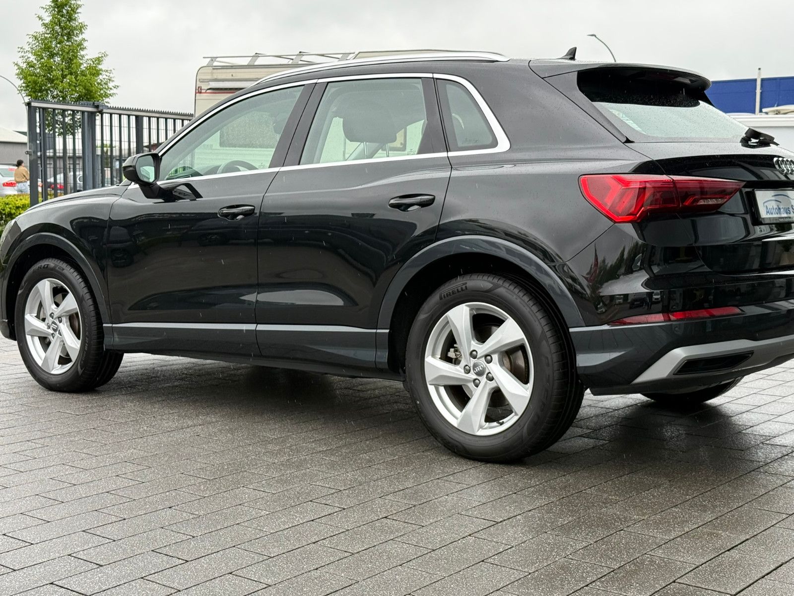 Fahrzeugabbildung Audi Q3 40 TFSI quattro advanced NAVI KLIMAAUTO PDC