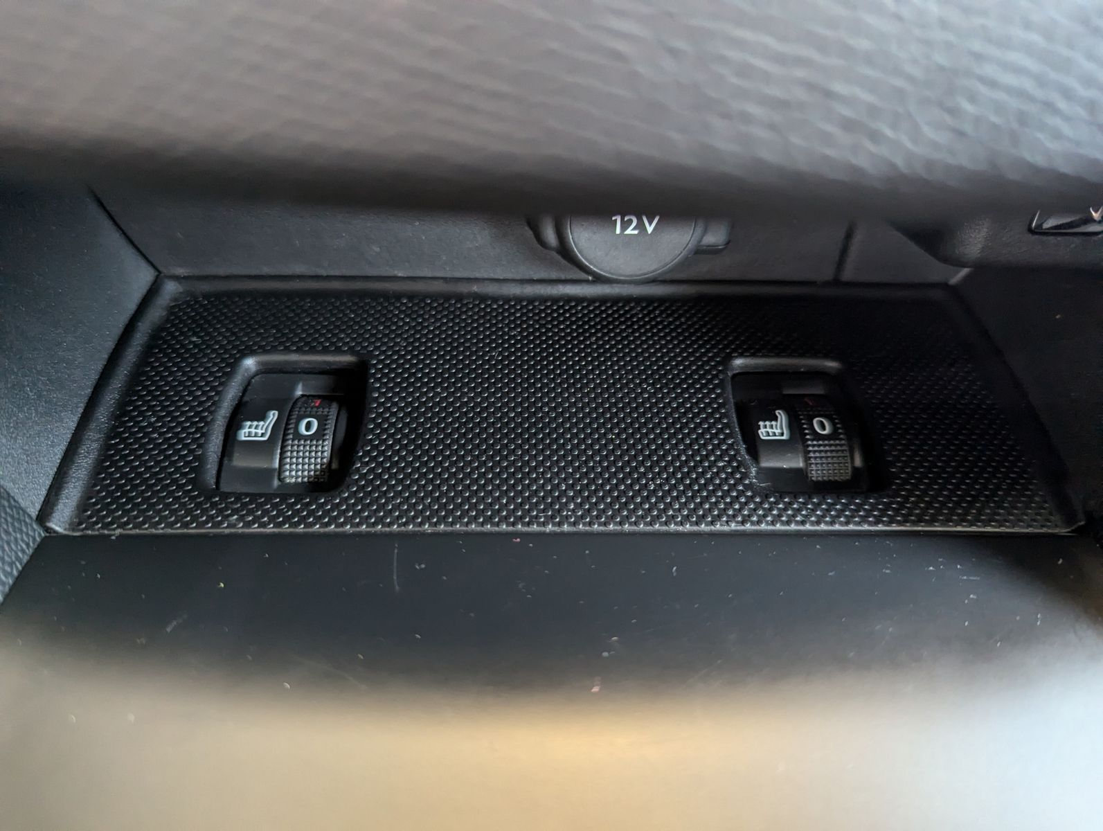 PEUGEOT 308 1.2 e-THP Allure Full-LED-Paket Kamera Navi+ - Image 28
