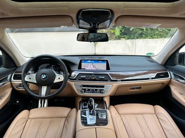 BMW 745 - 7