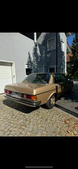 Mercedes-Benz 230 E Komplette Historie, Originalzustand  - Mercedes-Benz Gebrauchtwagen von 1984