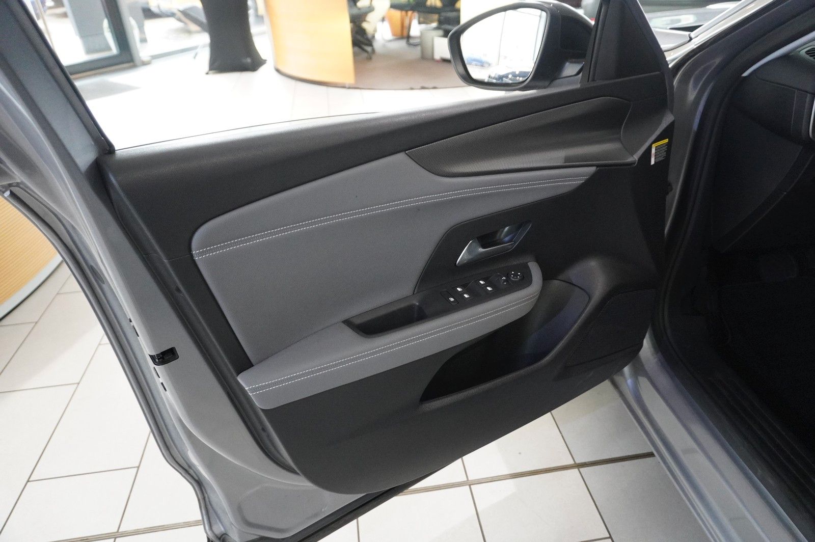 Fahrzeugabbildung Opel Mokka 1.2T ELEGANCE NAVI/LED/KAMERA/SH/SPORT/DAB