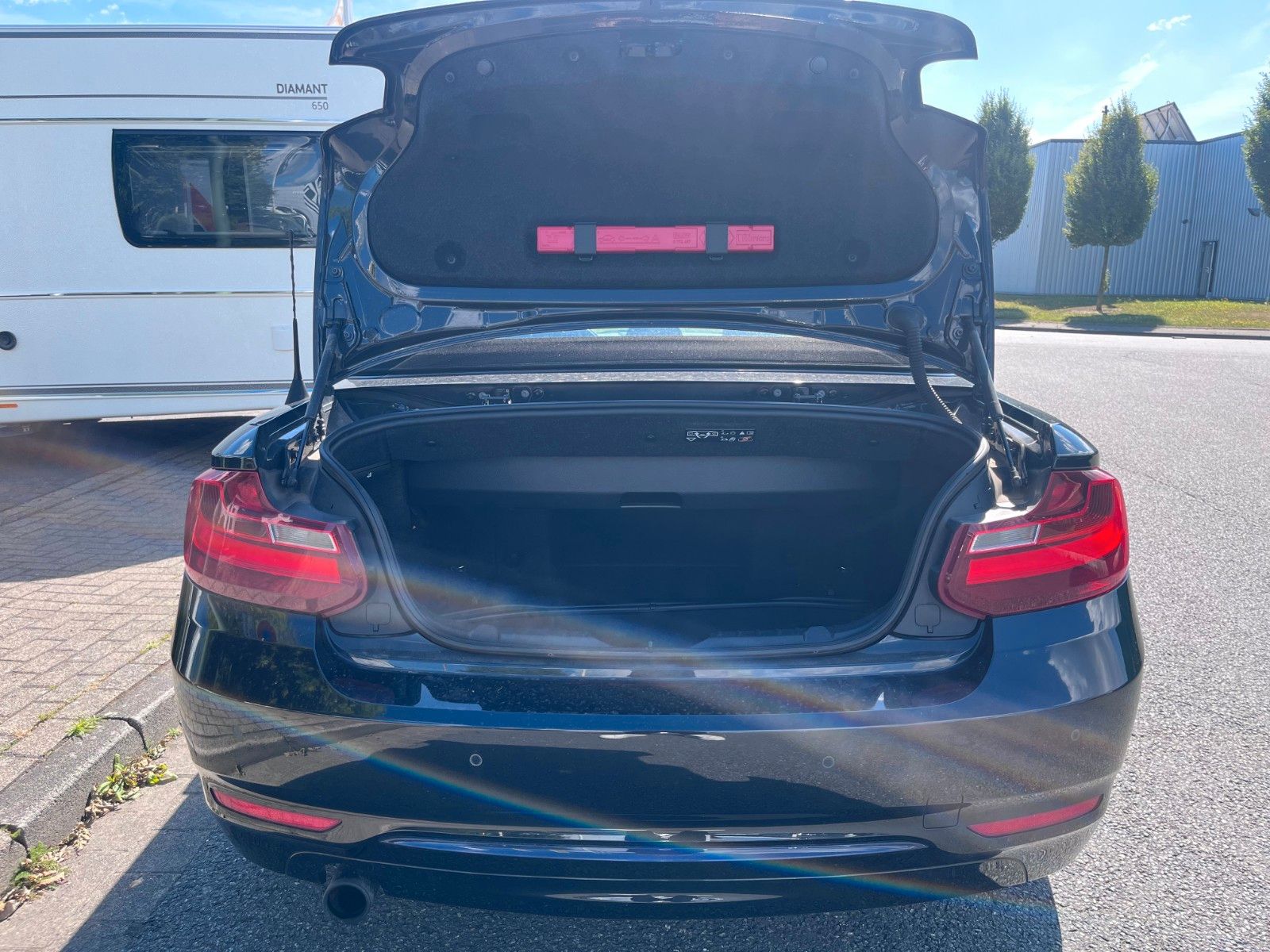 Fahrzeugabbildung BMW 220i Cabrio Sportline