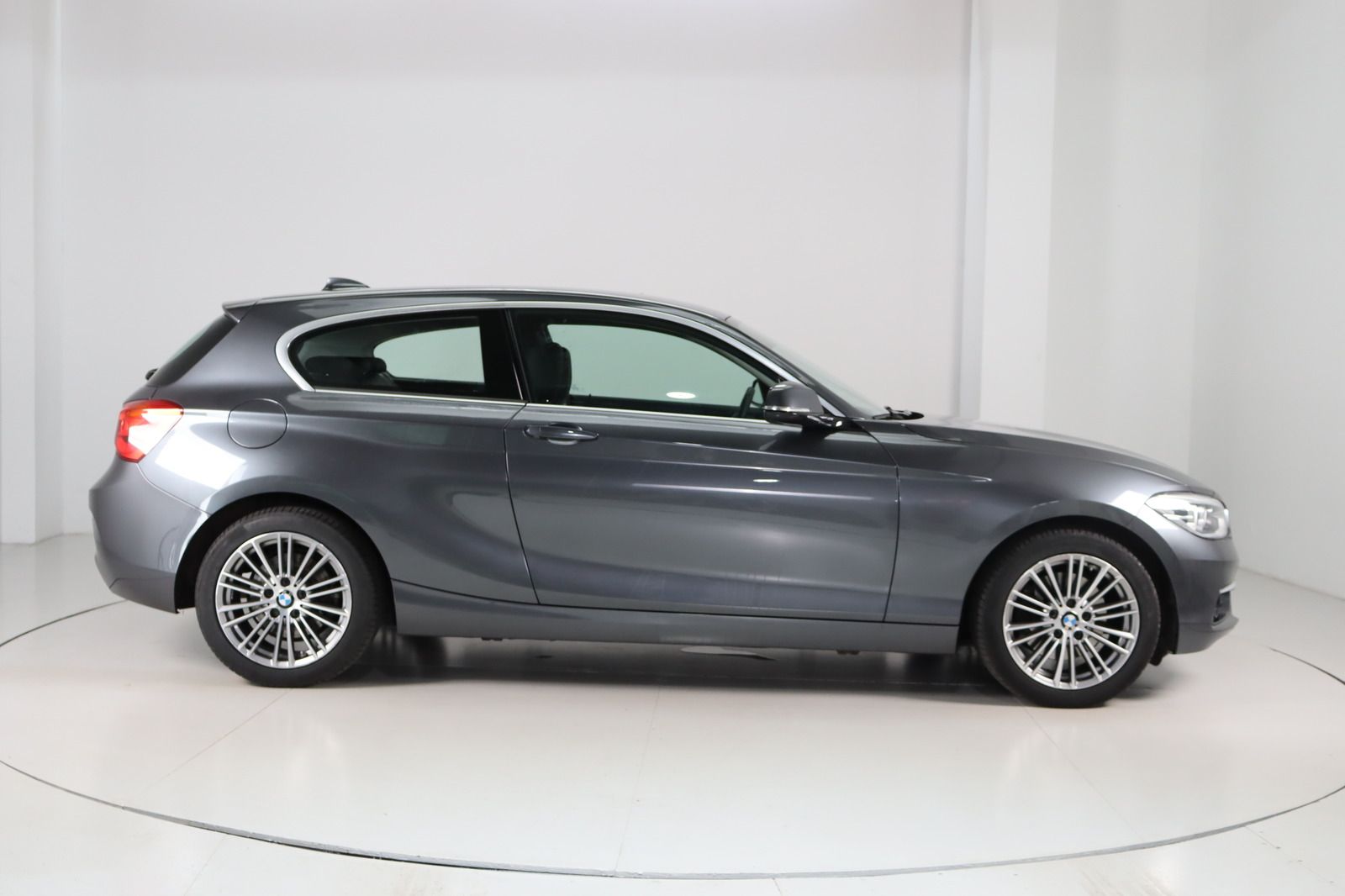 Fahrzeugabbildung BMW 125 i * LED * Keyless * Navi * Sitzhzg. * PDC