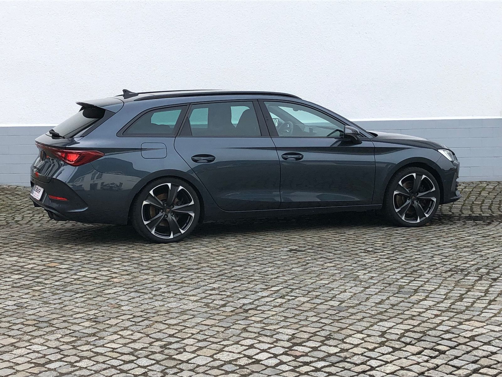 Fahrzeugabbildung CUPRA Sportstourer 2,0 TSI DSG *AHZV *Leder *PANO