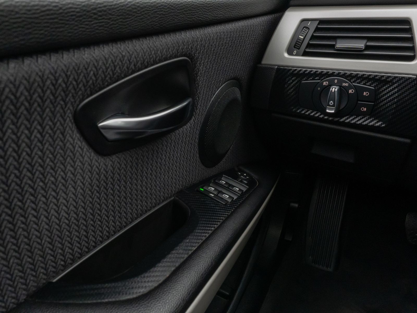 Fahrzeugabbildung BMW 320d PDC Navi Xenon Fernlichtassist Komfort AHK