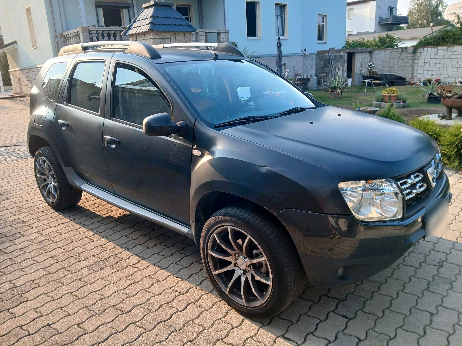 Dacia Duster 2012 — rear view