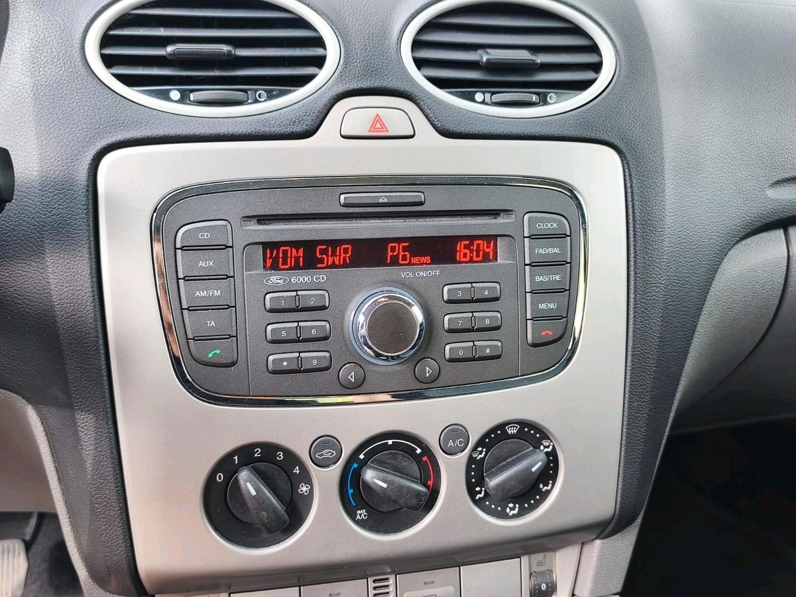 Ford Focus 2011 — photo 7