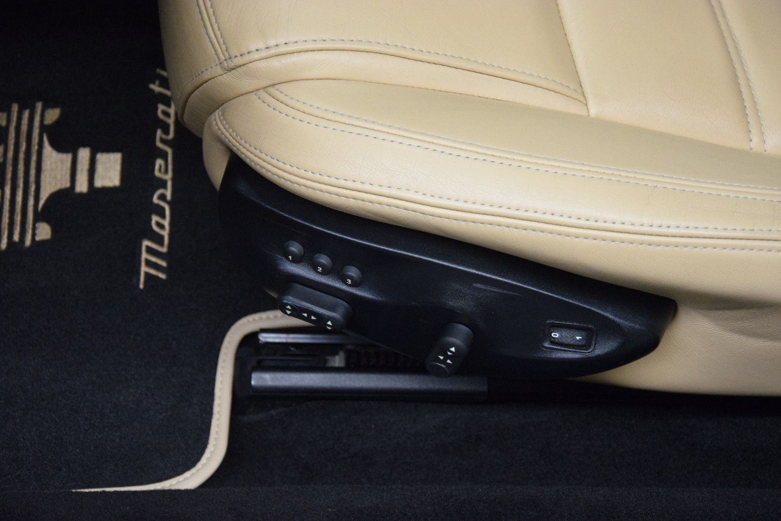 Fahrzeugabbildung Maserati Gran Turismo Sport Bi-Xenon PDC Leder Memory