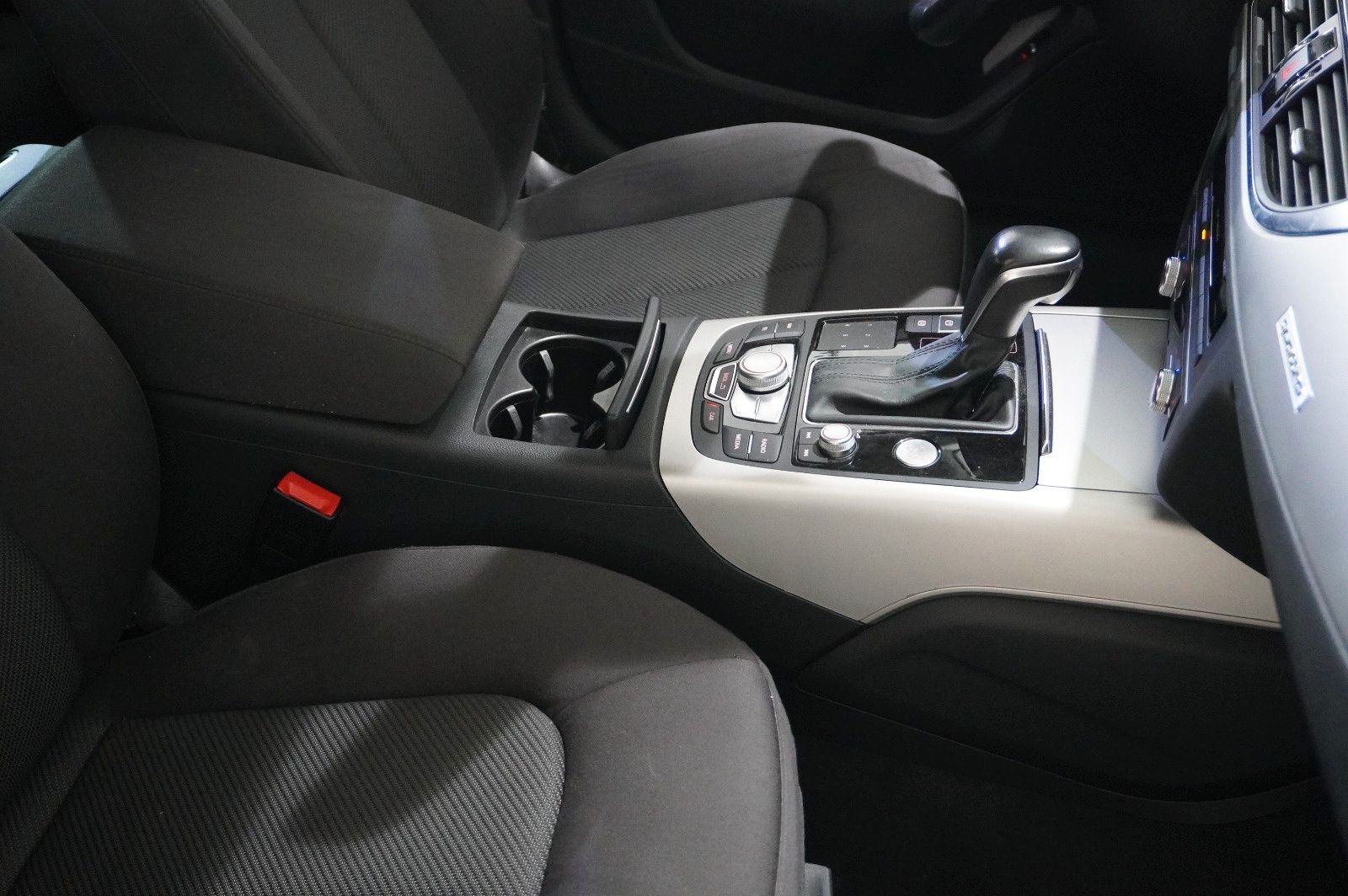 Fahrzeugabbildung Audi A6 Avant 2.0 TFSI QUATTRO NAVI/LED/KAMERA/SH/TÜV