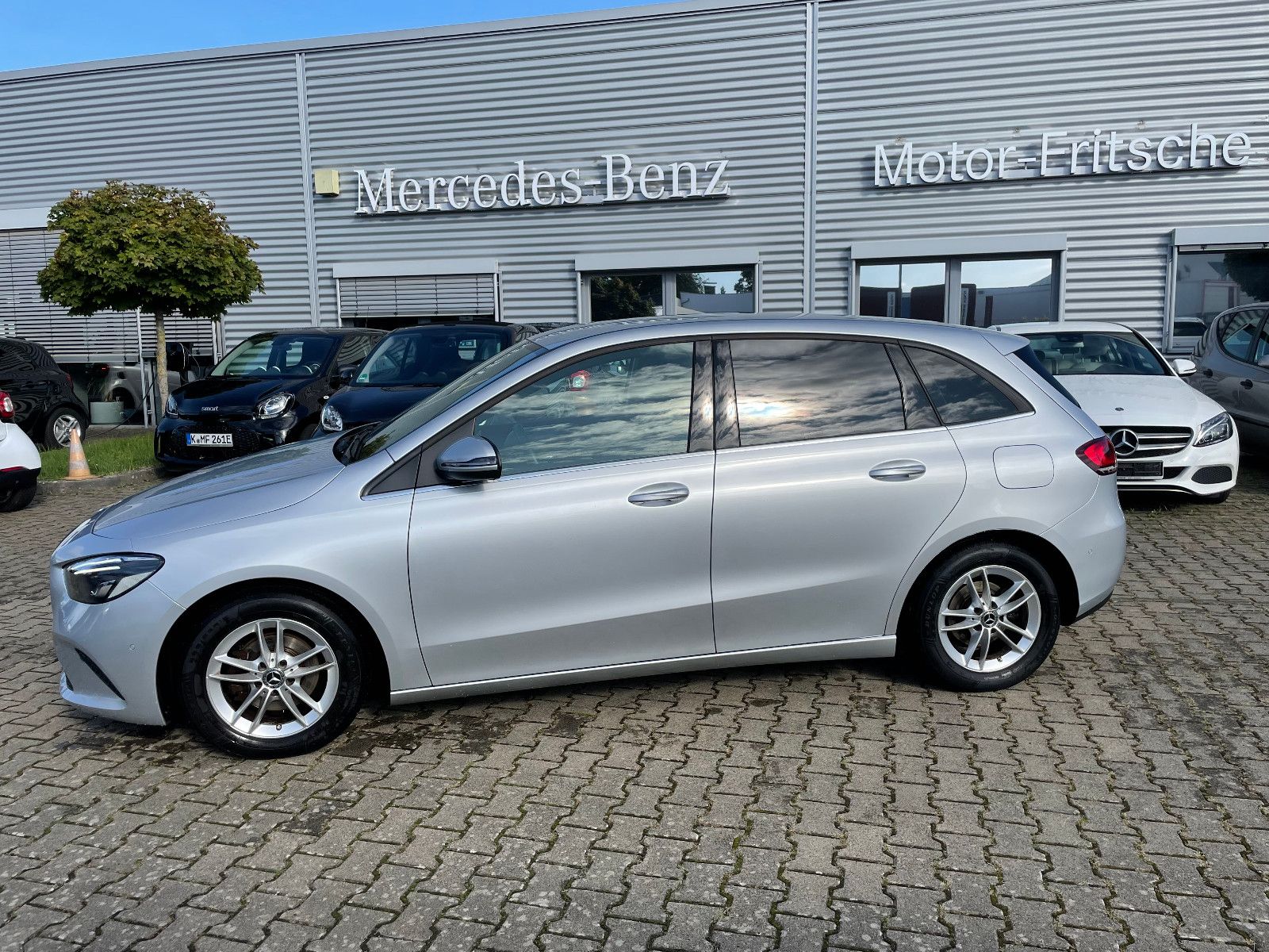 MERCEDES-BENZ B 180