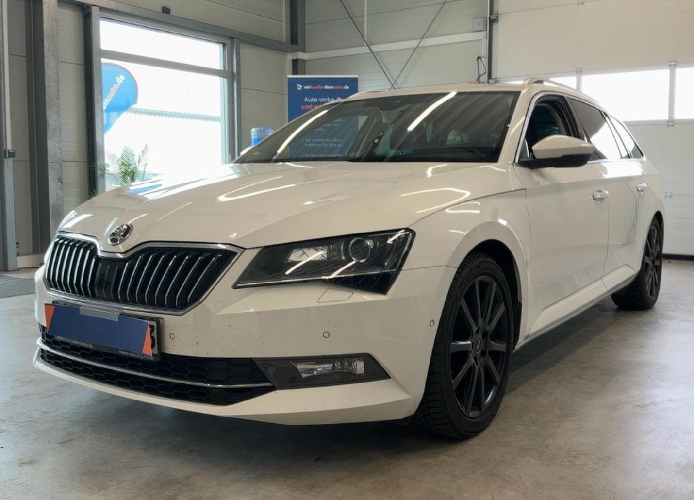 Skoda Superb Combi Premium Edition/ AHK
