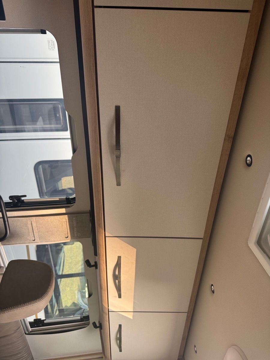 Fahrzeugabbildung Eura Mobil Integra Line IL 720 EB Mondial Pakete, Backofen