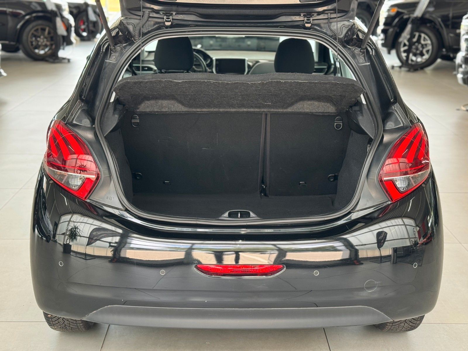 Fahrzeugabbildung Peugeot 208 1.2 110 Allure "Automatik GJR Sitzheizung"