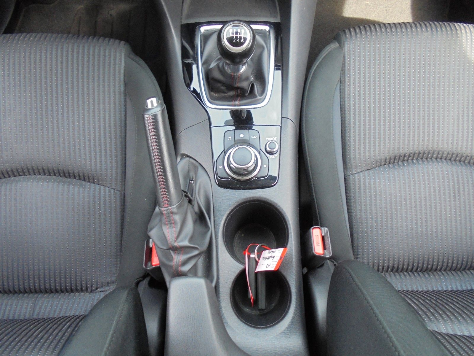 Fahrzeugabbildung Mazda 3 Lim. Center-Line/Klimaaut./Navi/Tüv Neu/1.Hand