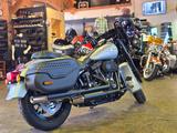 Harley-Davidson FLHCS Heritage Classic - HARLEY-DAVIDSON HERITAGE