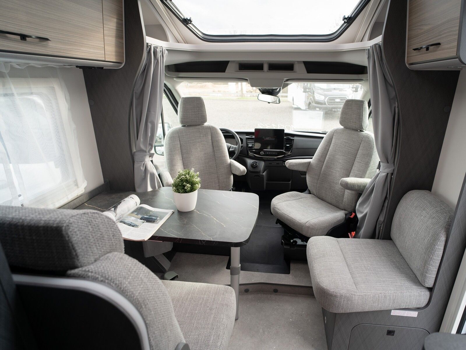 Fahrzeugabbildung Etrusco V Ford 6.6 SF Complete Selection, Dieselheizung