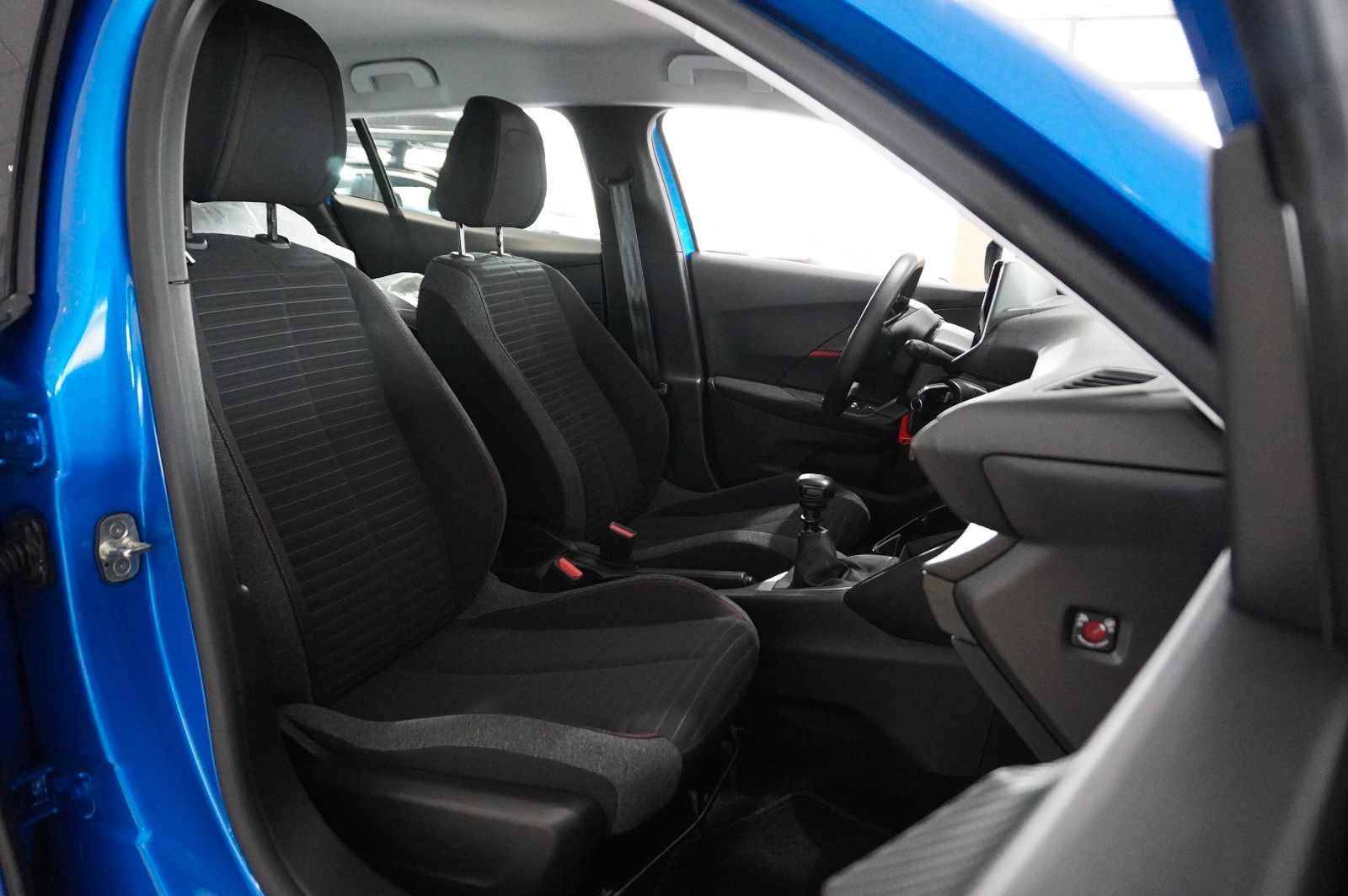 Fahrzeugabbildung Peugeot 2008 1.2 PURETECH NAVI/SHZ/KAMERA/TEMP/DAB+