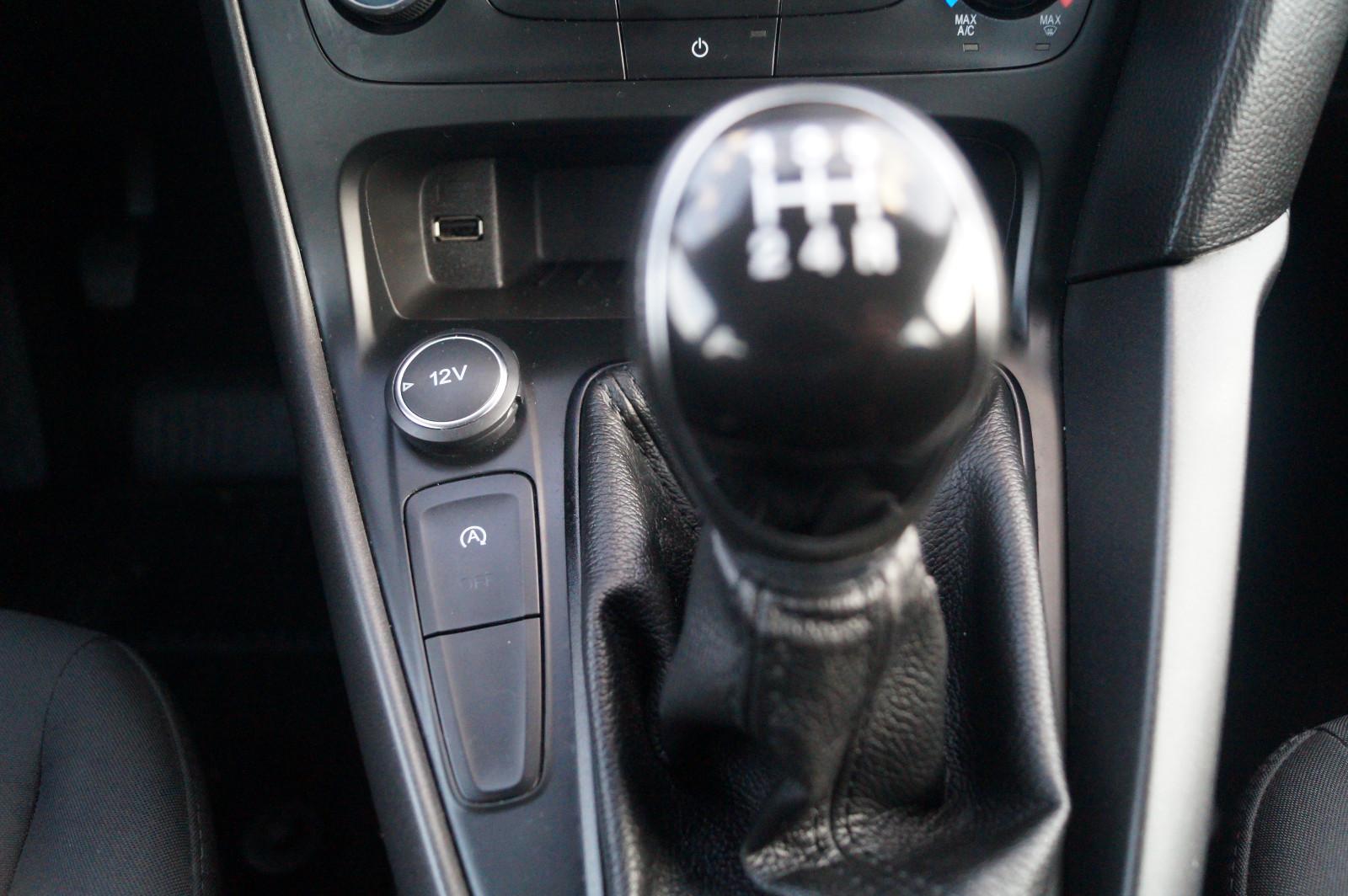 Ford Focus 2015 — photo 19