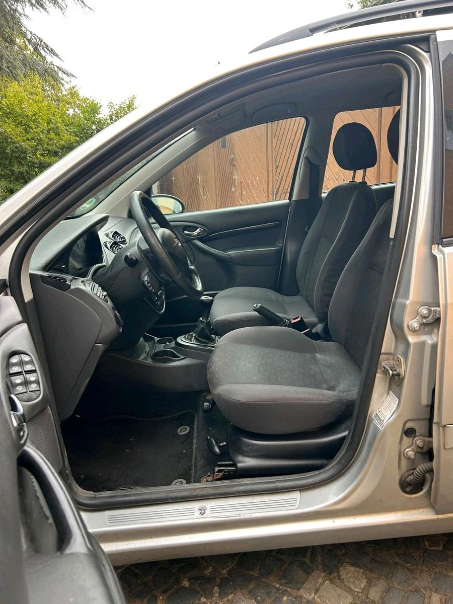Ford Focus 2004 — photo 15