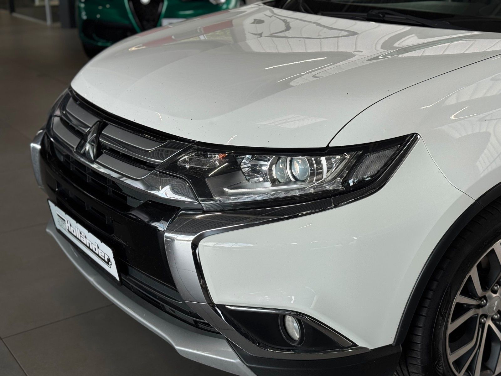Fahrzeugabbildung Mitsubishi Outlander 2.2 DI-D Plus 4WD  NUR HÄNDLER/GEWERBE