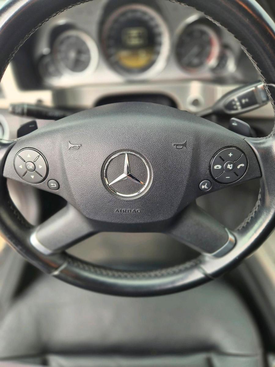 Mercedes-Benz  2011 — photo 13