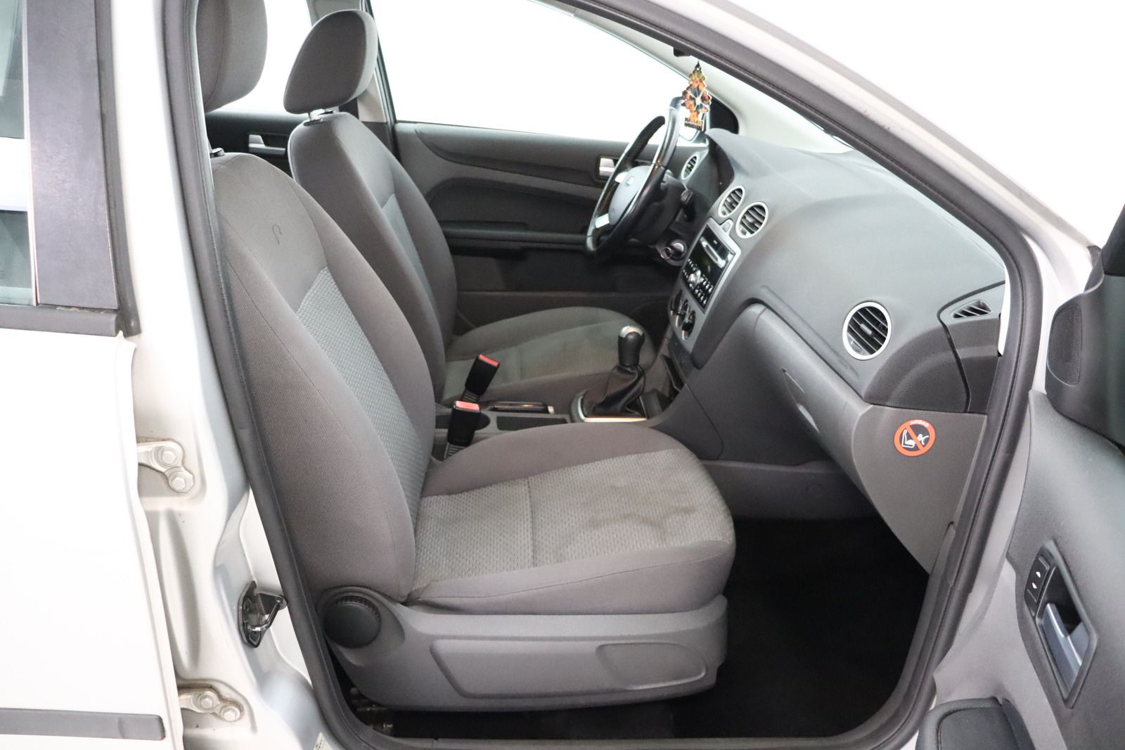 Fahrzeugabbildung Ford Focus 1.6 Ambiente HU/AU 05.26