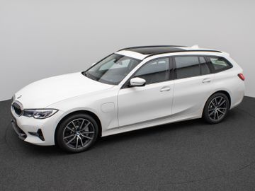 Fahrzeugabbildung BMW 330e xDr Tour Sport Line ACC HUD Pano HiFi Laser