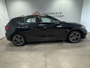 Fahrzeugverkauf 9 BMW 118 d Sport Line AT LED Shadow Line Navi