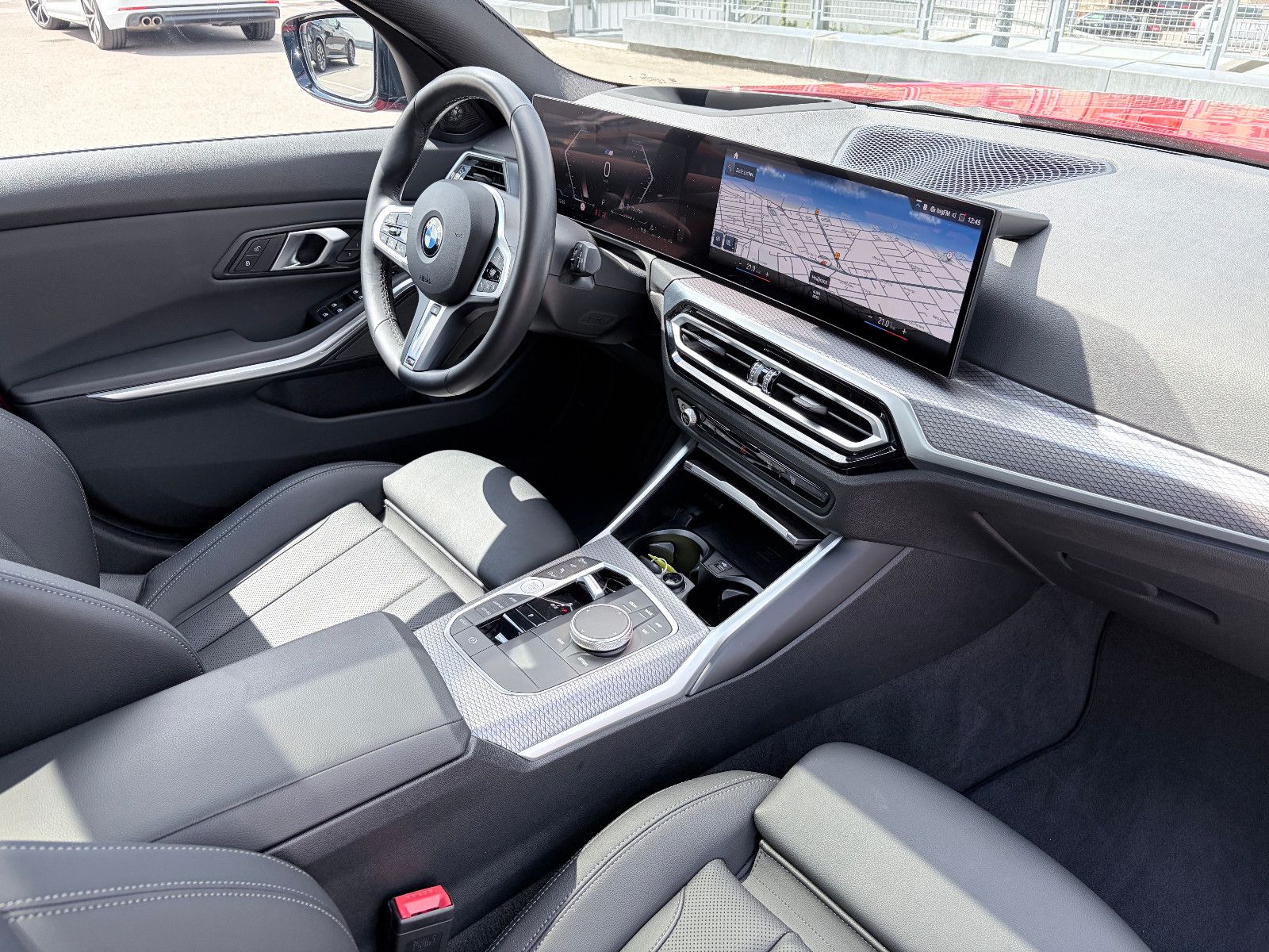 BMW 320 i Aut M Sport PANO/AHK/HUD/360°/STANDHEIZUNG foto 12