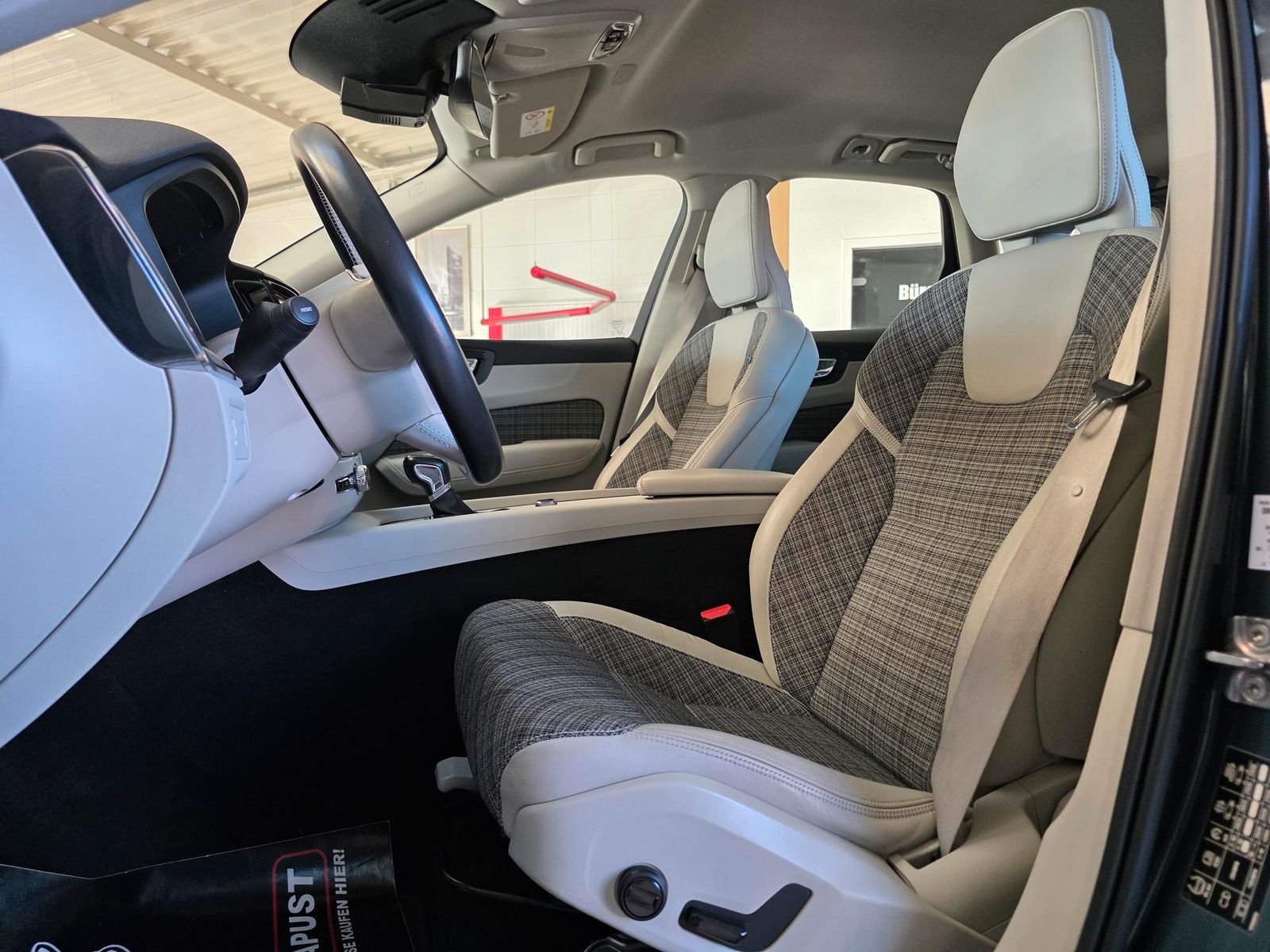 Fahrzeugabbildung Volvo XC 60 D4 /StandHz/Keyless/Carplay/Ahk