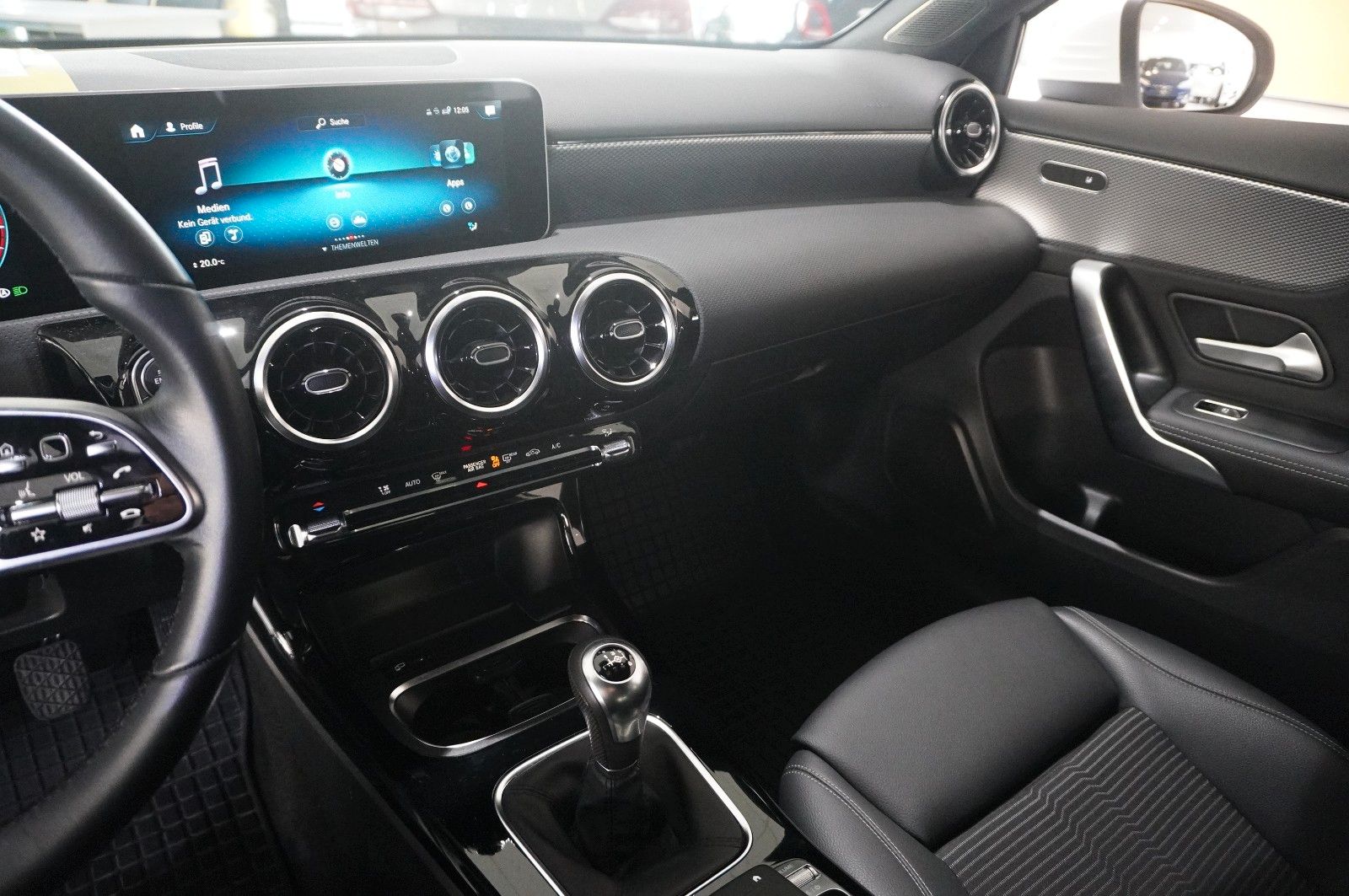 Fahrzeugabbildung Mercedes-Benz A 180 LIM. PROGRESSIVE NAVI/LED/VIRTU./SHZ/PDC