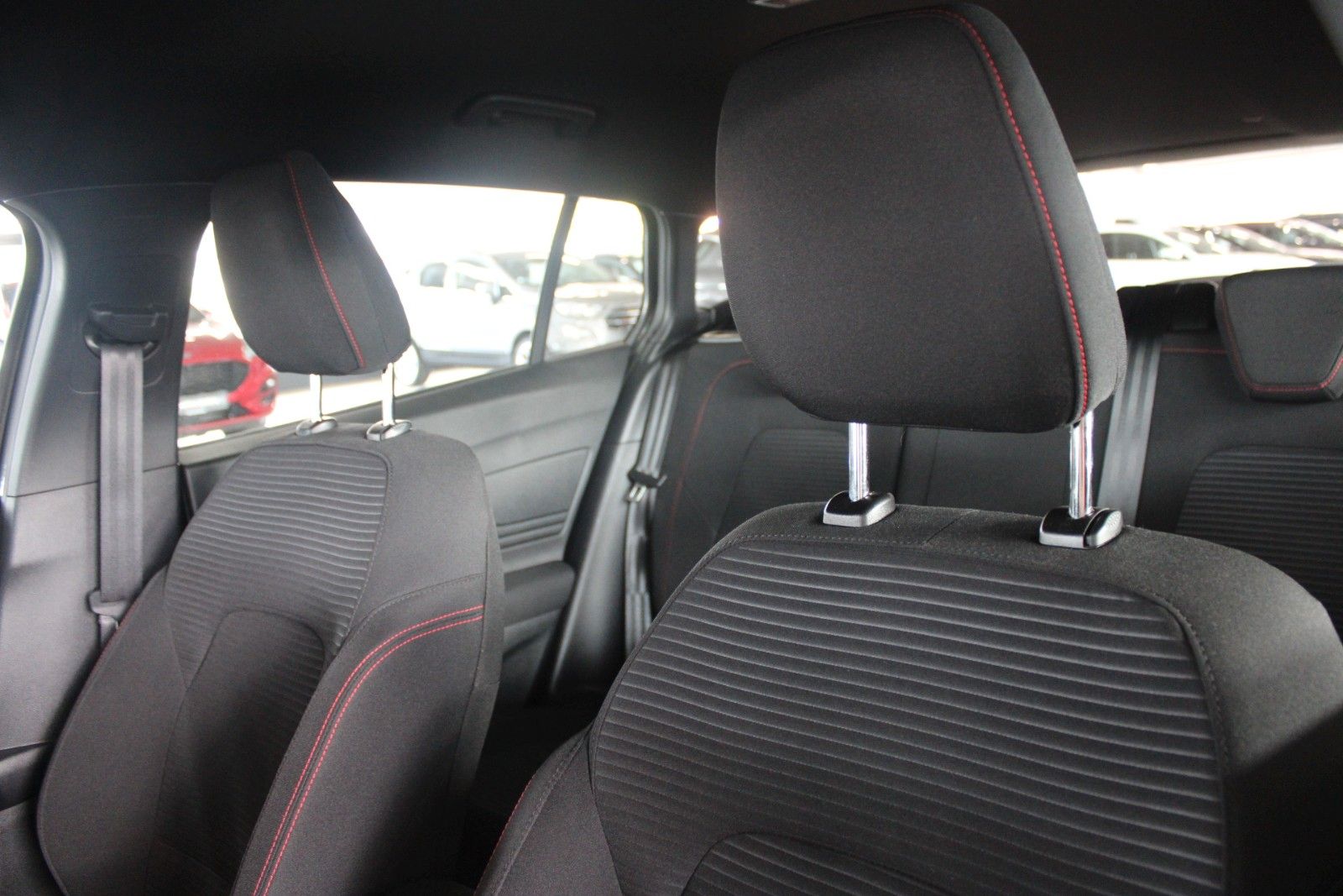 Fahrzeugabbildung Ford Focus ST-Line Aut. LED AHK ACC B&O WinterPak uvm