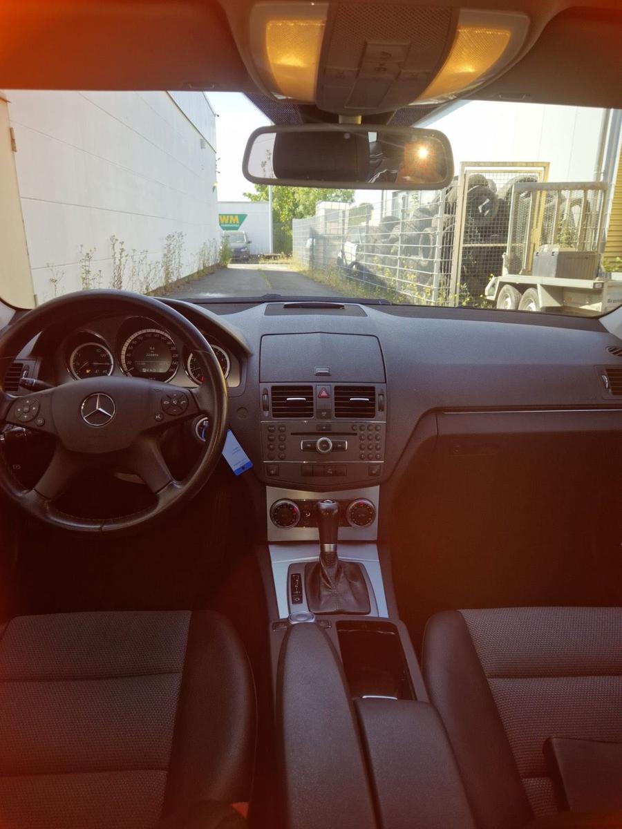 Mercedes-Benz C180 2010 — photo 14