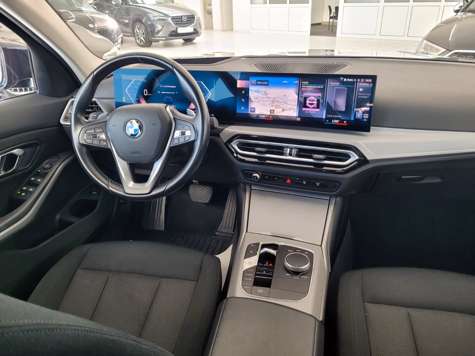 BMW 318d T Aut/HeadUp/CurvedDisplay/Adapt.LED/RFK